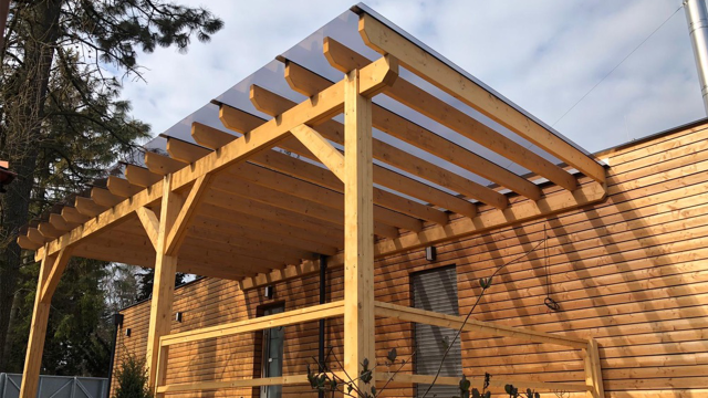 Polykarbonát kouřový