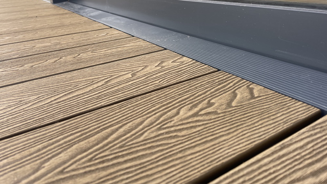 Dřevoplast, není nutno ošetřovat